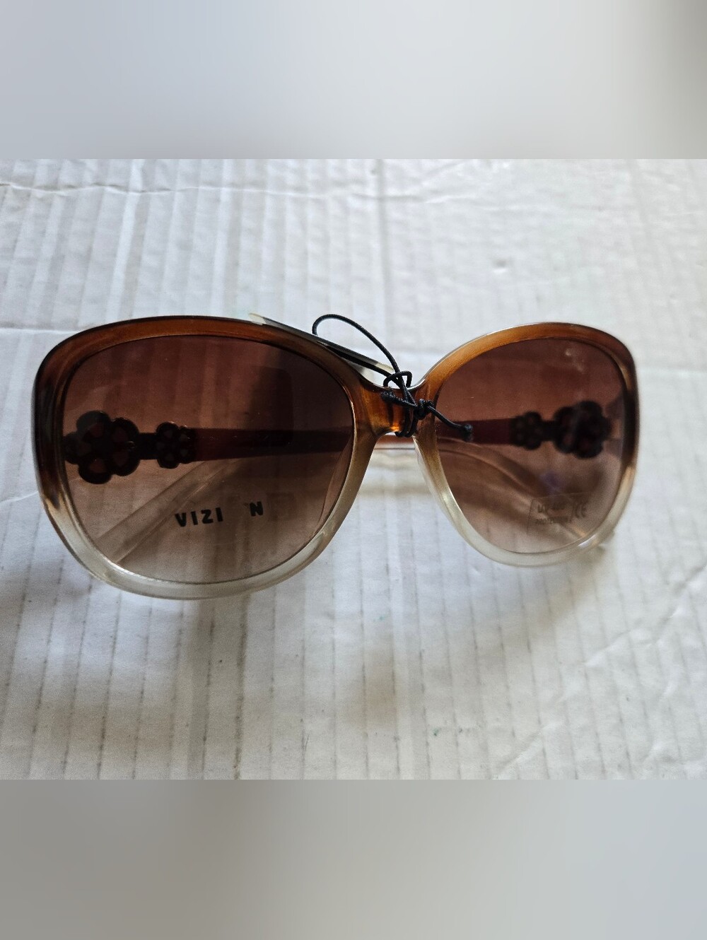 Vizion Vogue Brown to Cream Cat-Eye Sunglasses UV400